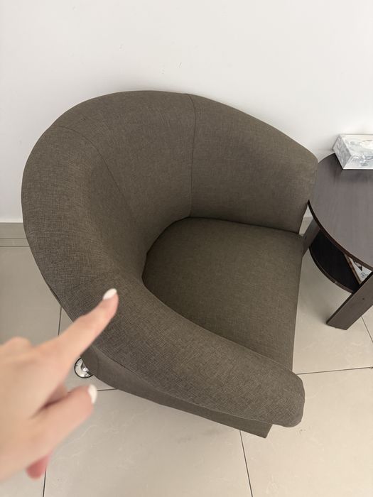 Крісло мʼяке темне