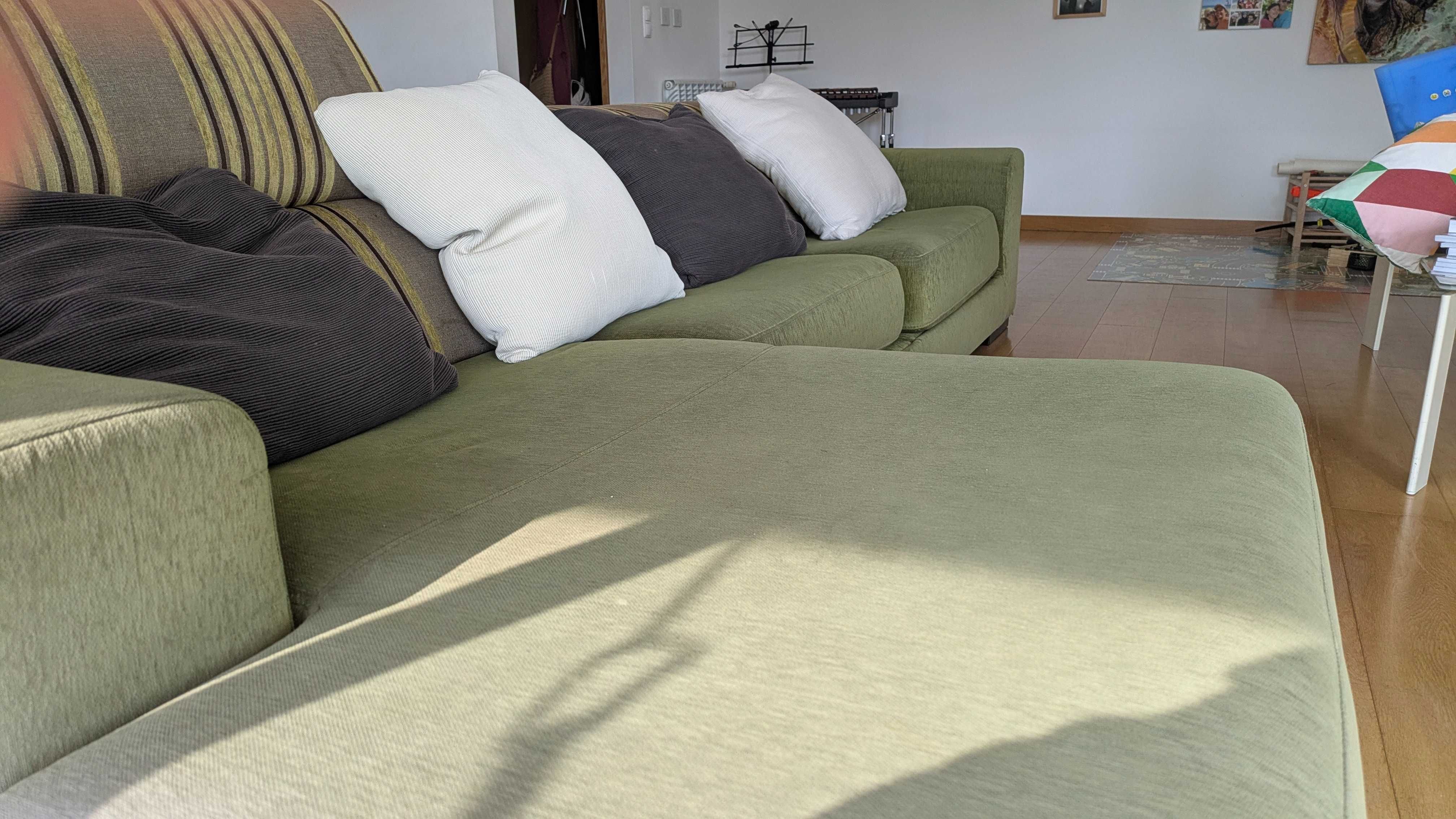 Sofá com chaise longue