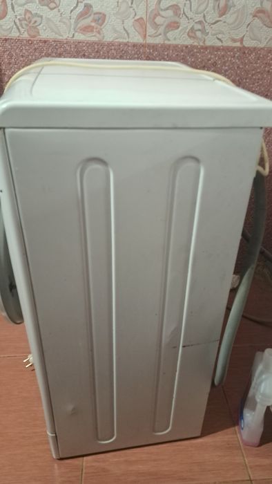 Продаю пральну машину Indesit IWSD 61051 B