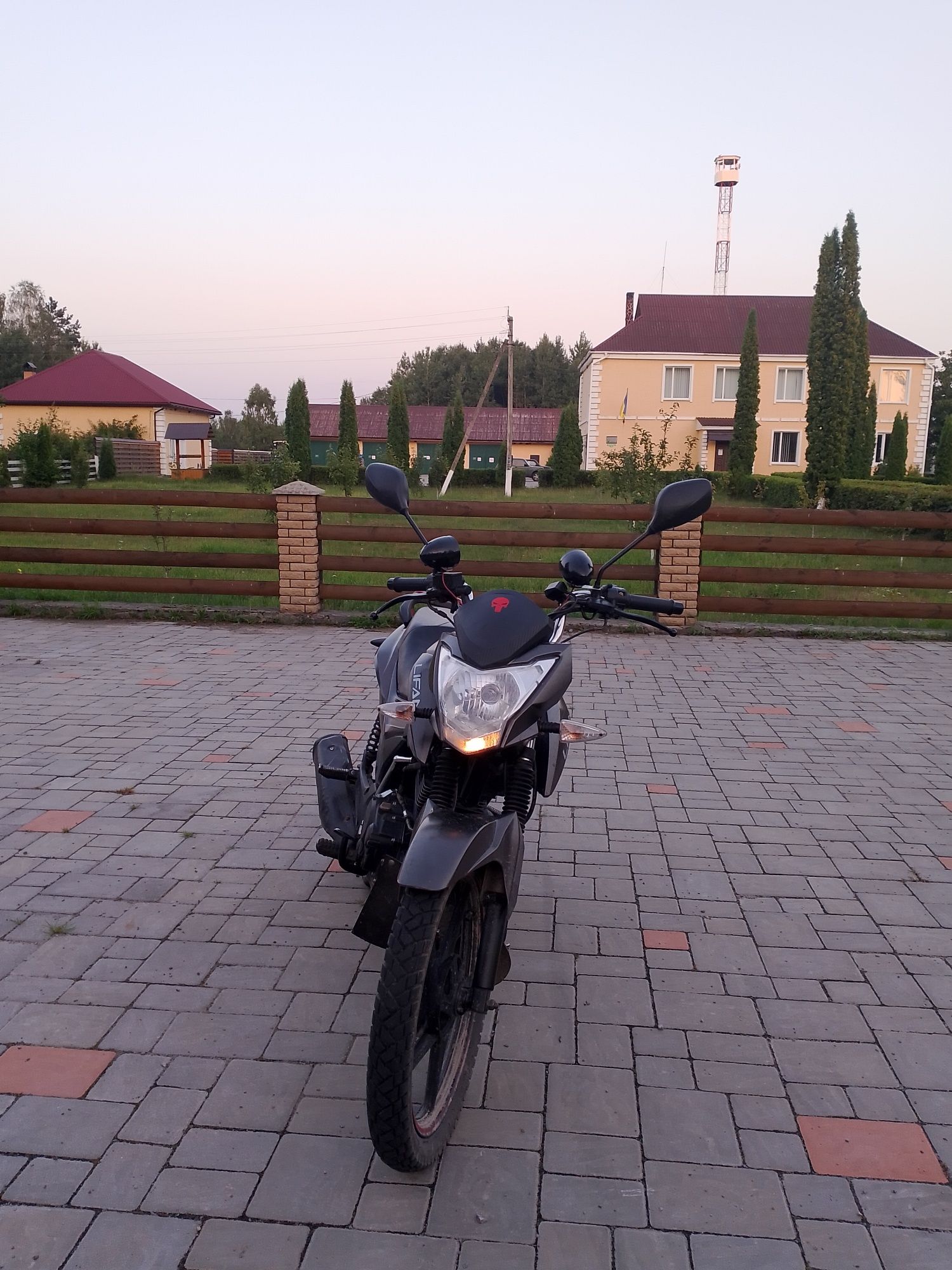 500$ на ходу,сів поїхав)