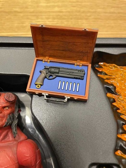 Figura Mezco 1/12 Hellboy 2019 Px Exclusive