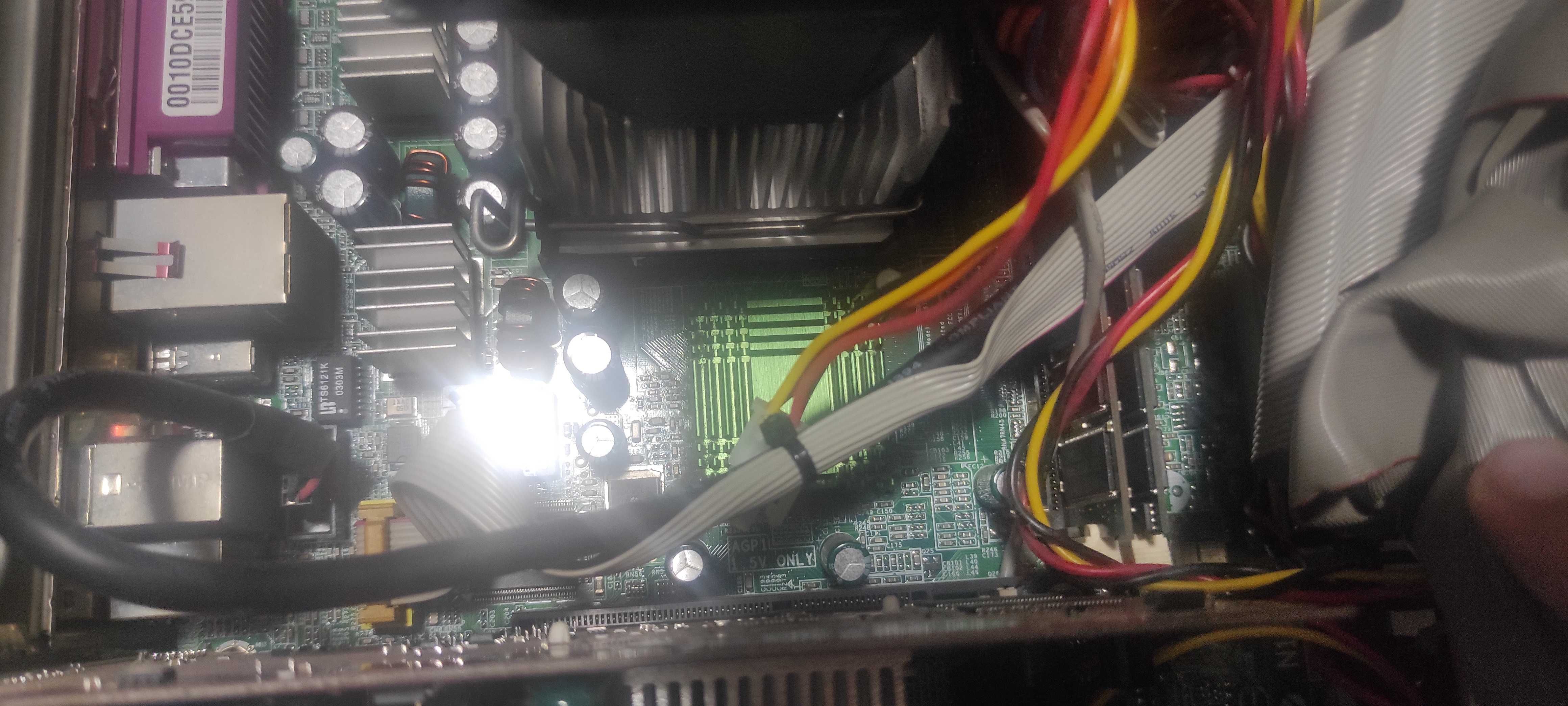 Komputer Medion Pentium 4 2.4GHz 1,5 Gb RAM HDD 80gb ATI 9250 64Mb