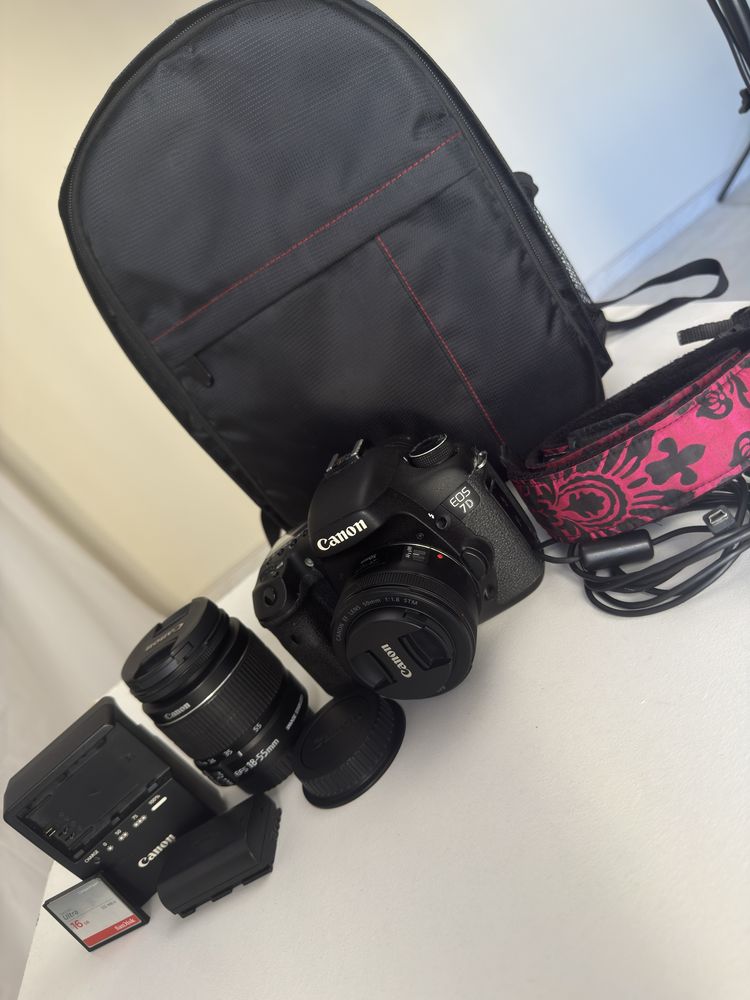 Câmera 7D da marca Cânon - Kit e Acessórios