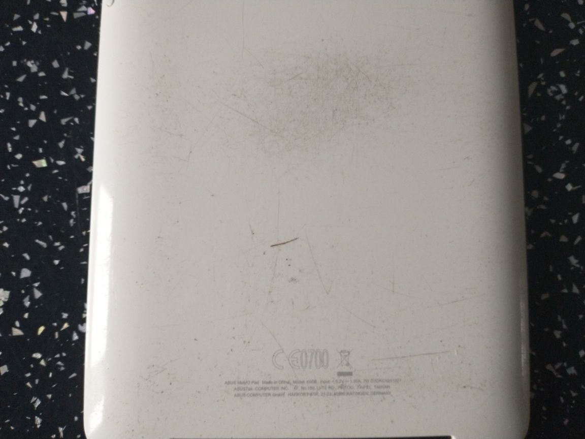 Tablet Asus uszkodzone szkoło.