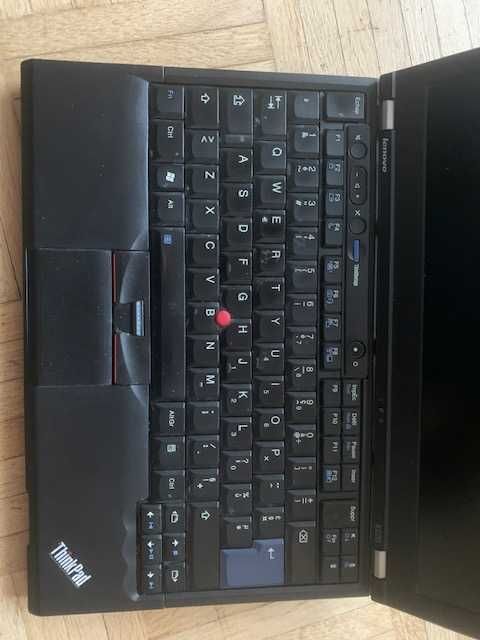 Lenovo Thinkpad x220 z UltraBase 3 z DVD 120 GB SSD 8 GB RAM