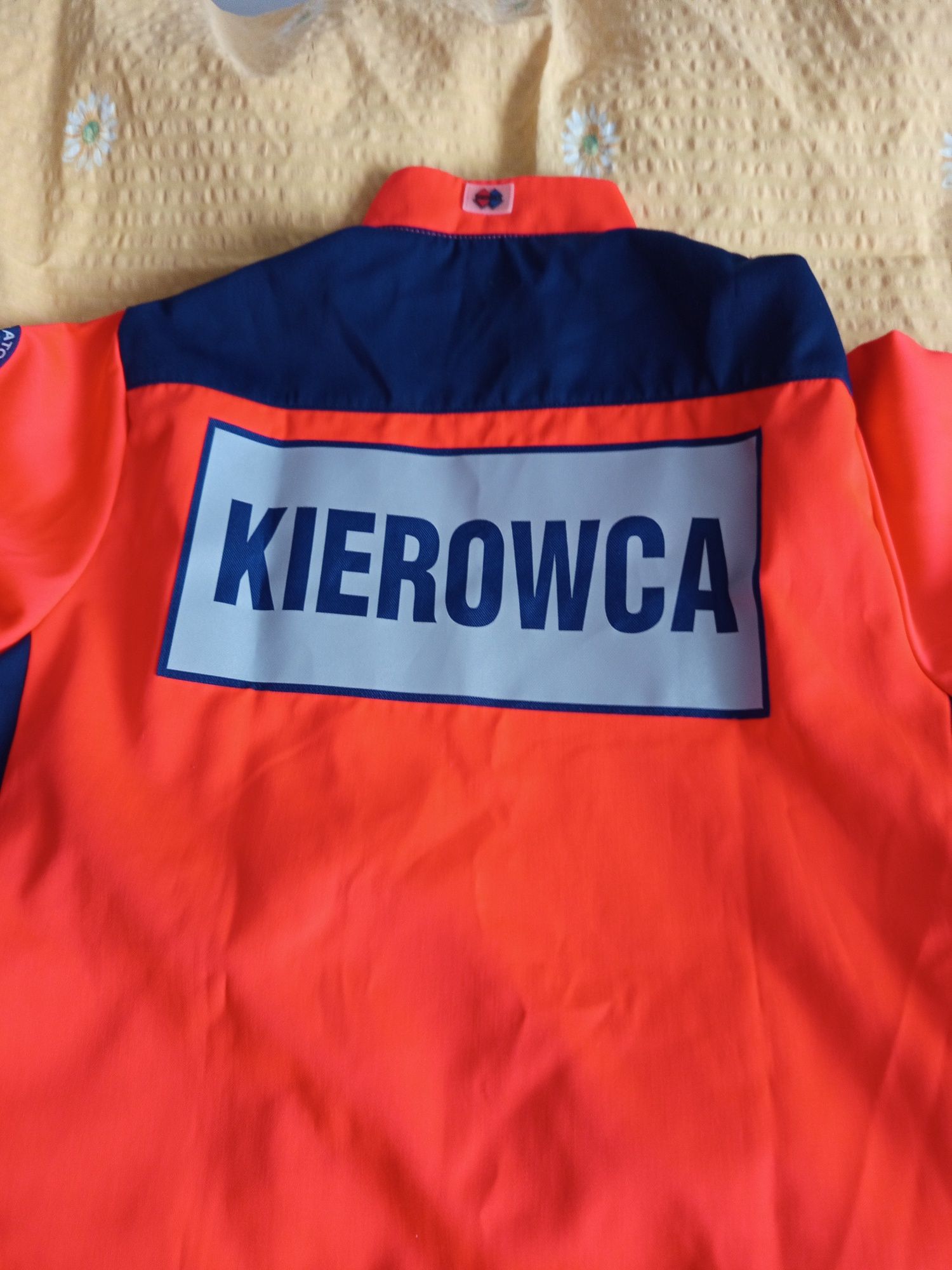 Nowa bluza-kurtka dla kierowcy pogotowia