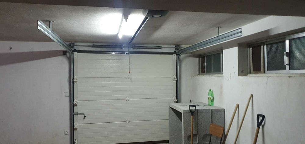 Portão de garagem semi-novo