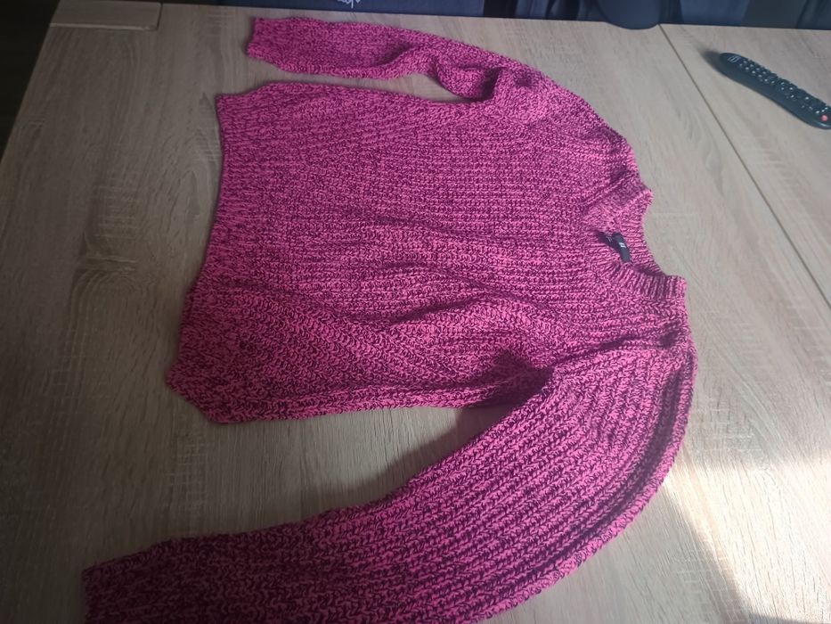 Sweterek marki H&M w rozmiarze S