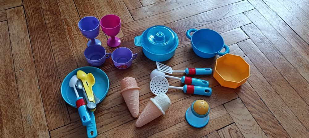 Drewniana kuchnia i akcesoria