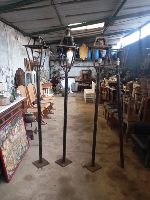 Vendo cadeiros muito bonito de ferro lindos