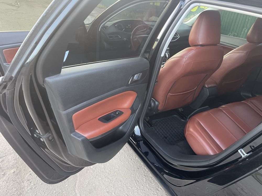 Продам Peugeot 308 двухлитровый дизель 2015 г.