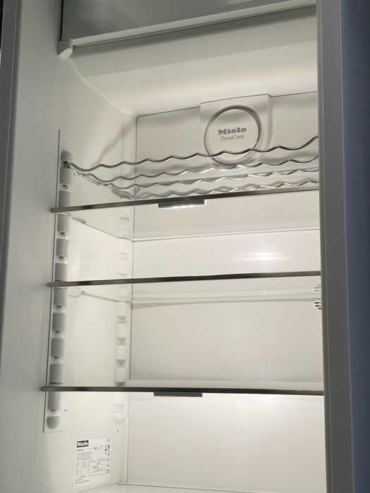 Вбудований Холодильник Miele k37683 | сенсорний | стан чудовий!