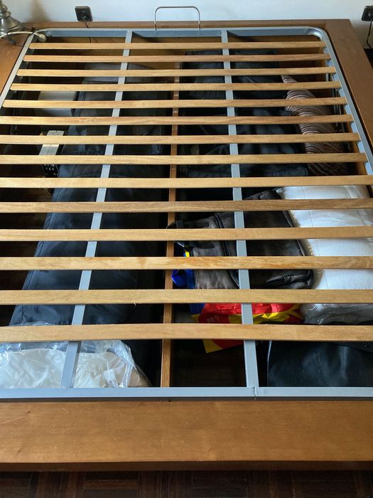 Cama Casal com estrutura e sommier + colchão