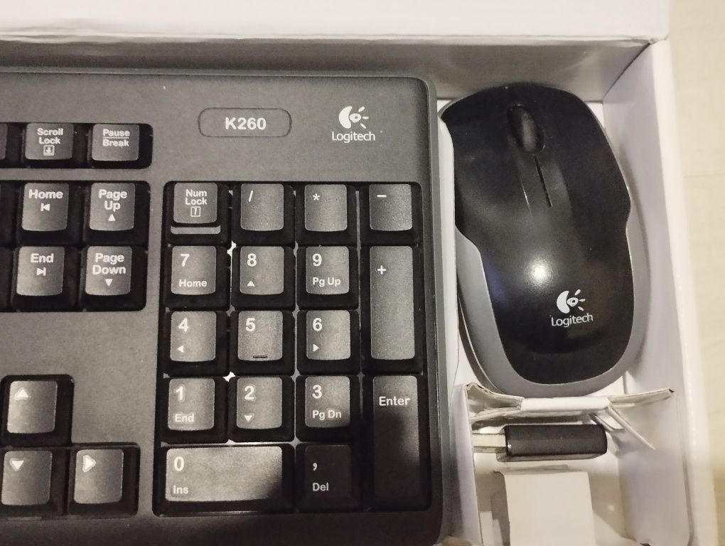 Клавиатура и мышь Logitech Wireless Combo MK260