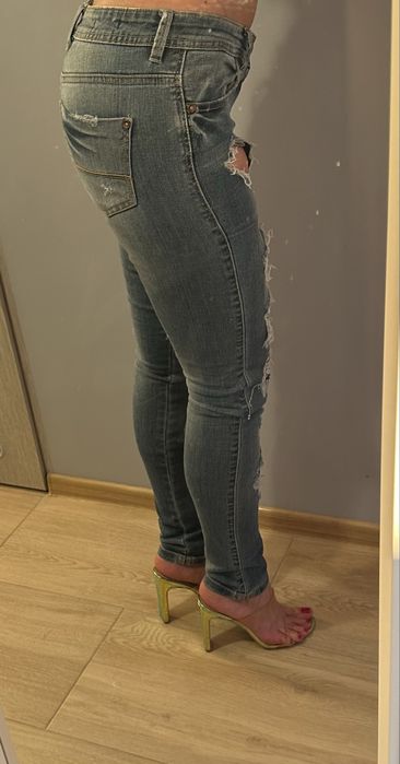 Spodnie jeansowe dziury Bershka / rozm. 36 / S