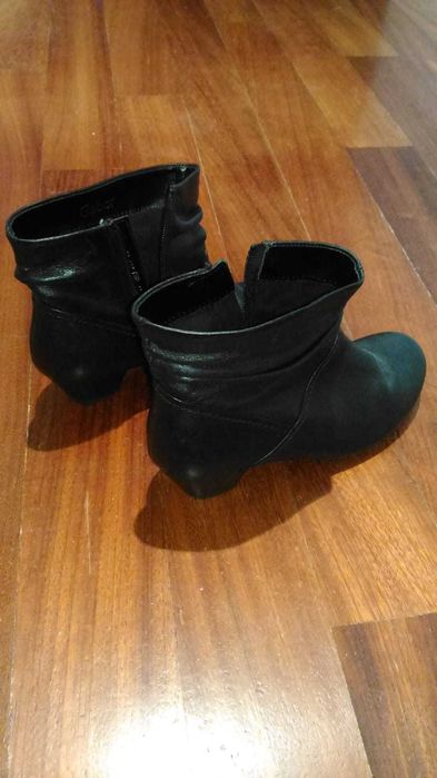 Botas de pele da marca Gabor. Novas.
