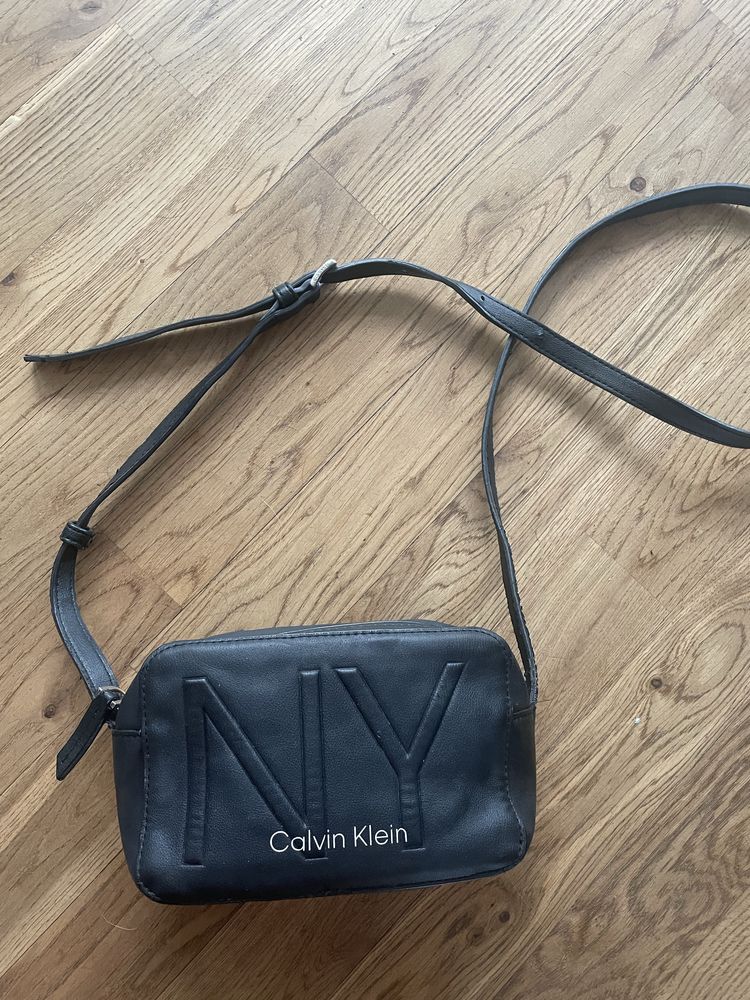 Torebka Calvin Klein listonoszka