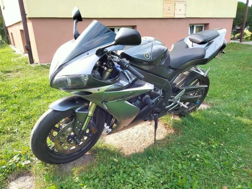 Yamaha R1 RN12 "Zadbana"