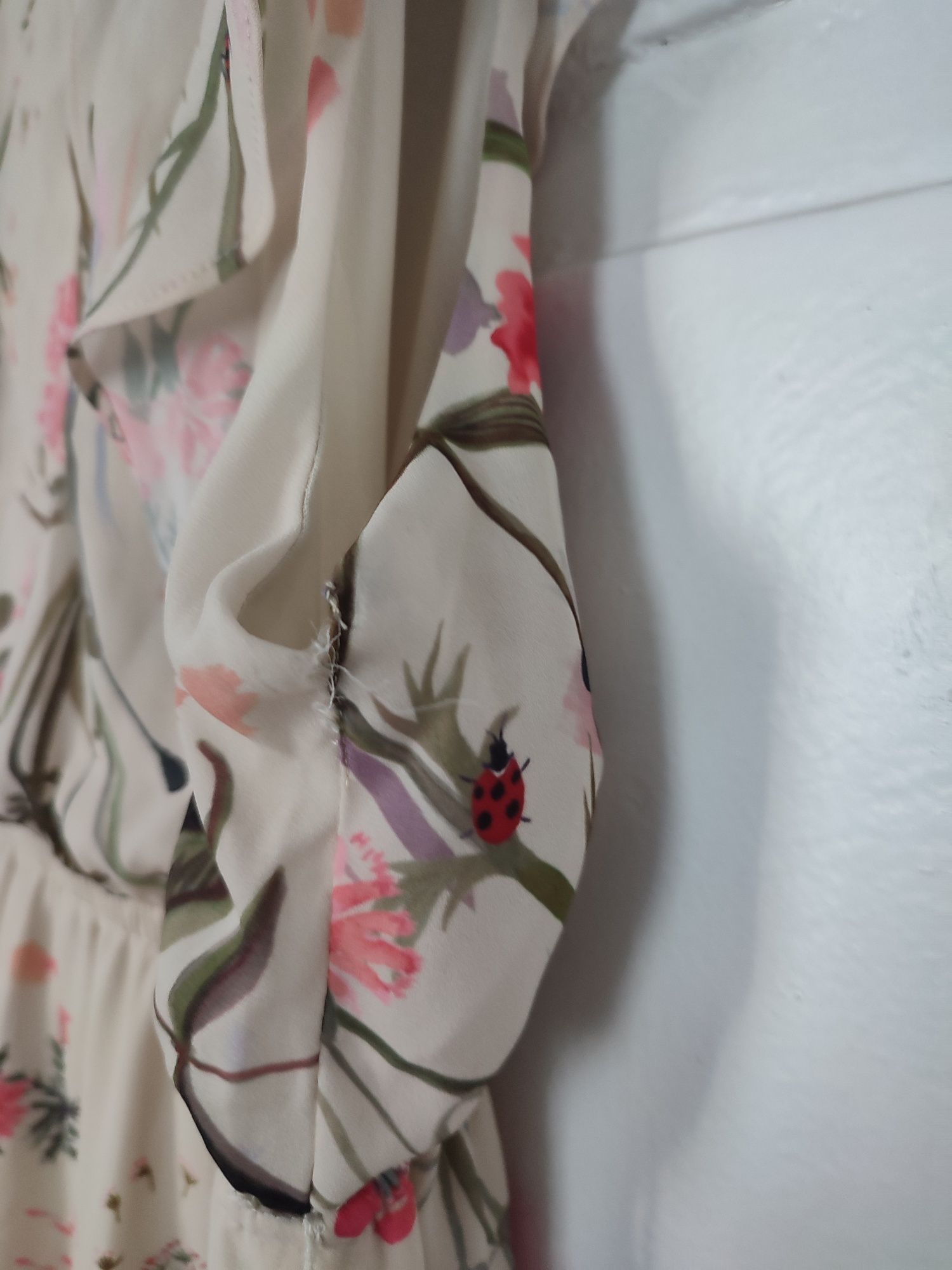 Piękna sukienka w kwiaty H&M rozmiar XS