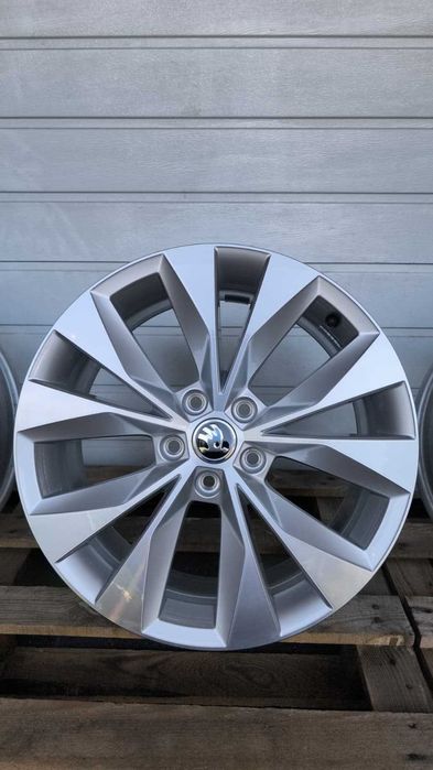 Felgi aluminiowe Skoda Superb IV III Scout Vw 18" 5x112 Et44 (GD1257)