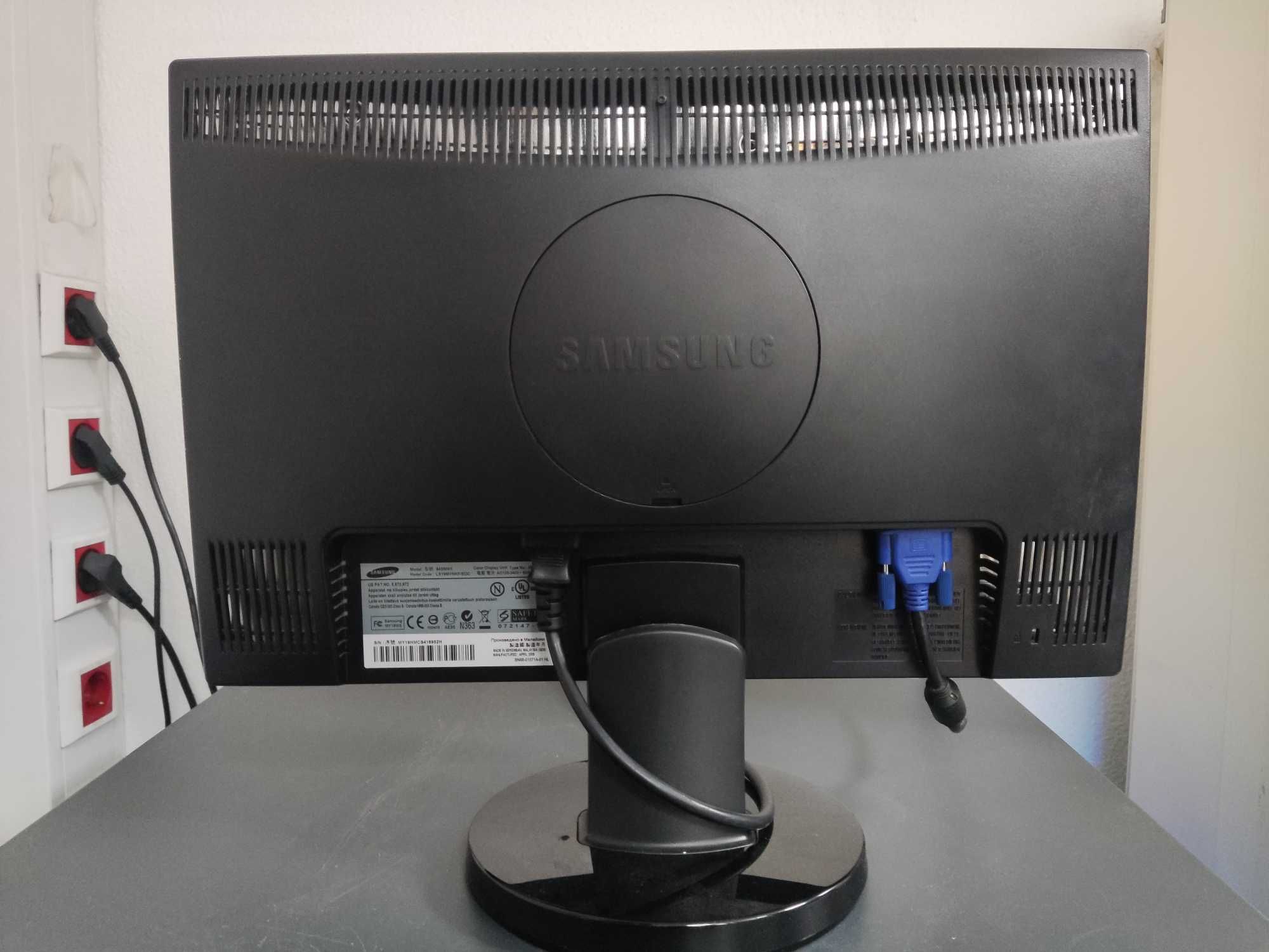 4 Monitores Samsung 943NWX 19" Widescreen – Funcionam Bem