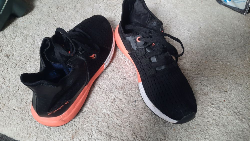 Кросовки женские