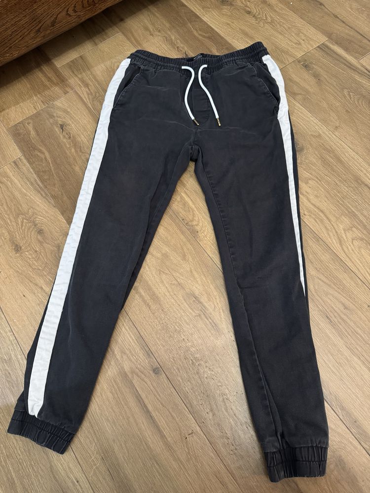 Spodnie joggery bershka