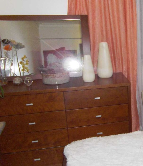 Cama com Colchão, Cómoda com Espelho ,Roupeiro e 2 Mesas de Cabeceira