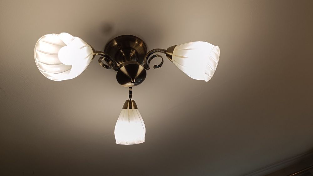 Żyrandol z 3 kloszami