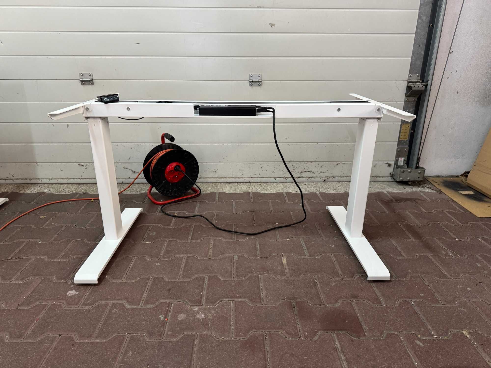 Biurko z elektryczną regulacją wysokości Linak stelaż biurka Linak