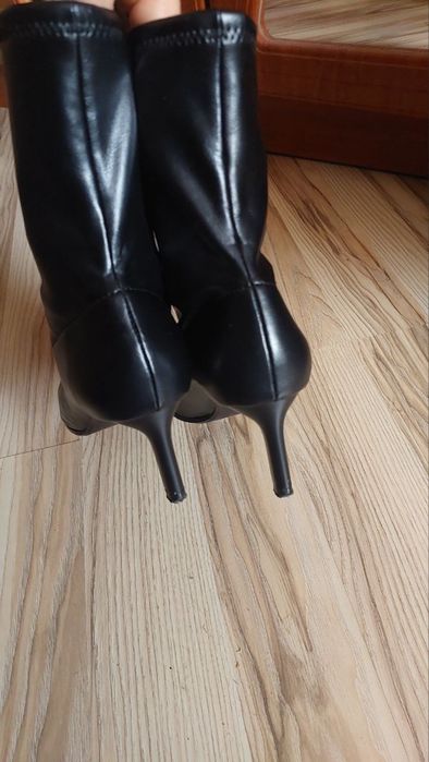 Ботильйони BERSHKA чорні