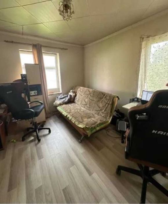 Продається двоповерховий будинок