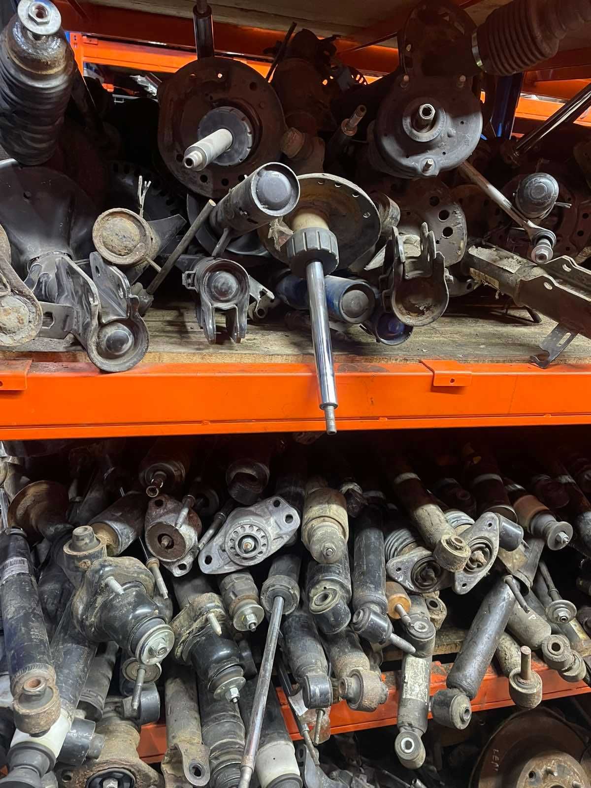 Продам амортизатори БУ для авто!