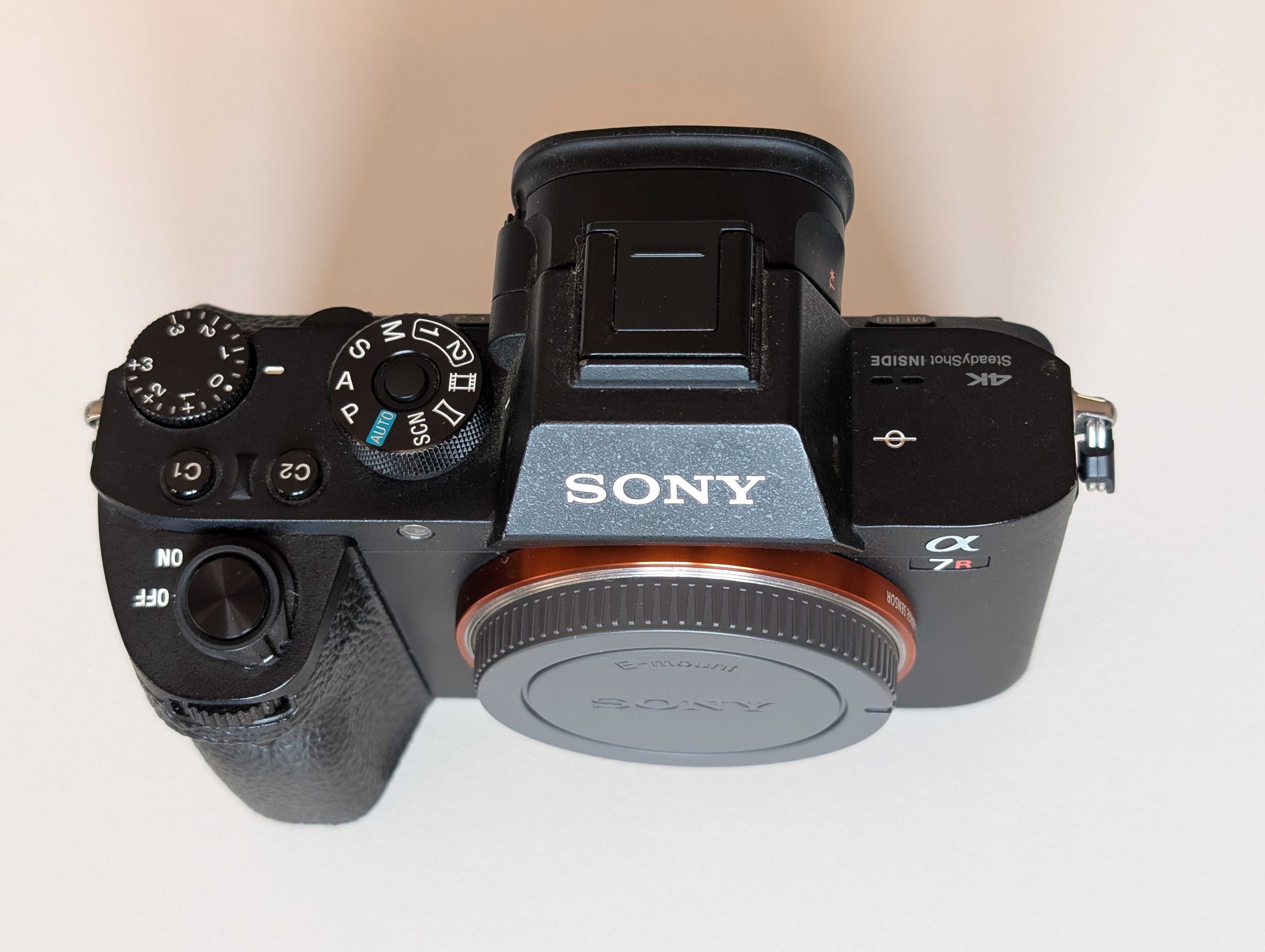 Câmera Sony A7RII + lente + baterias + cartão de memória