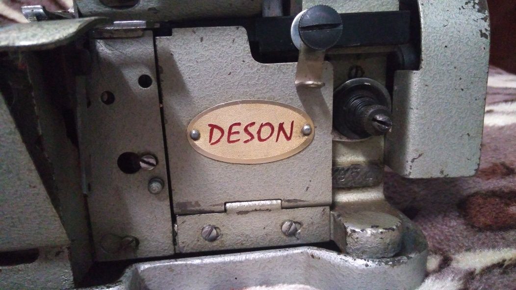 Продам Оверлок DESON