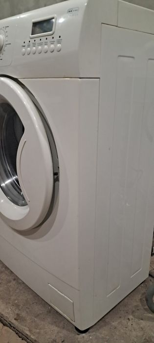 Пральна машина whirlpool 5кг вузька.