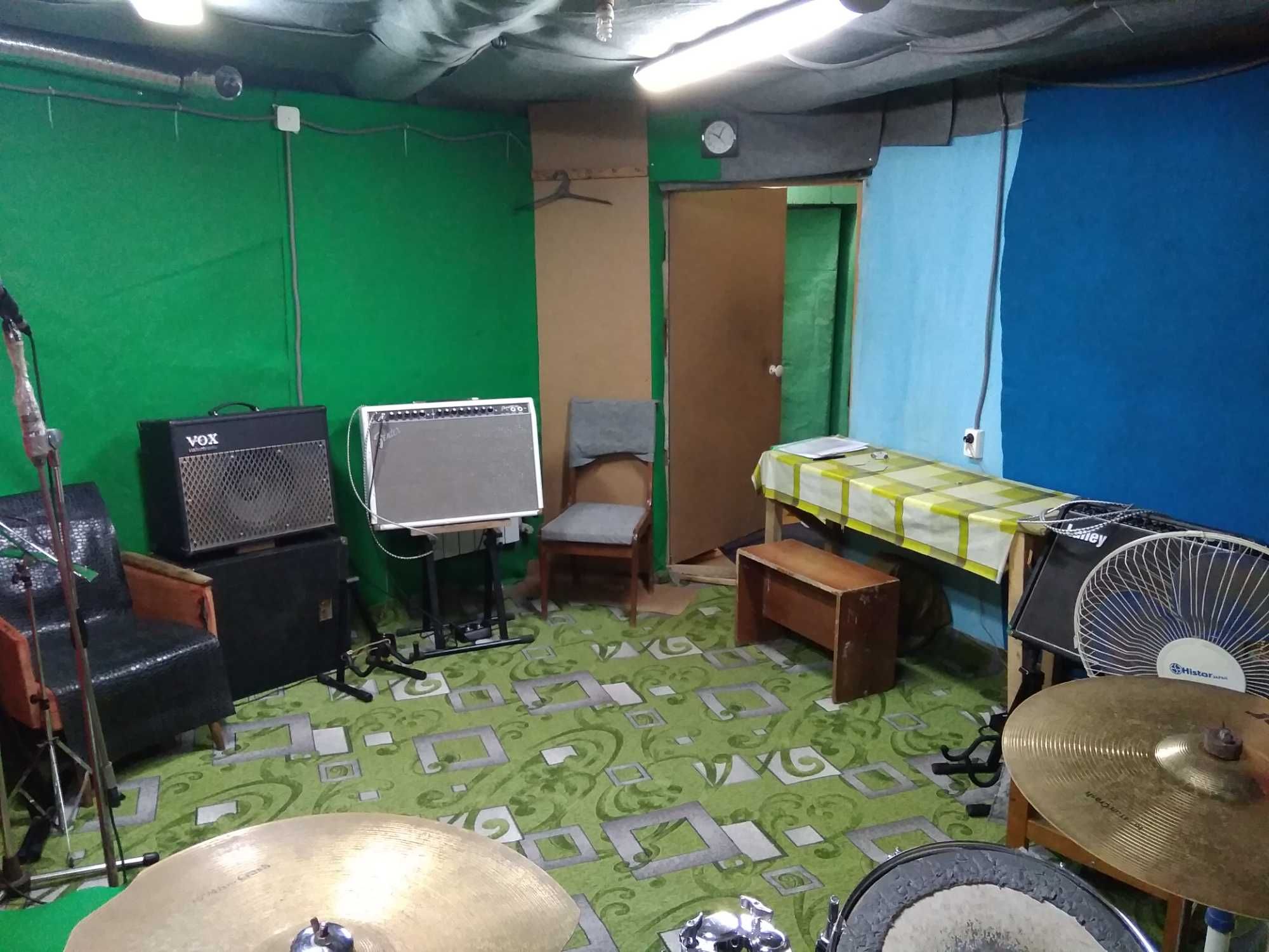 Репетиційна база, студія звукозапису Рок Бункерок на "Малишева".