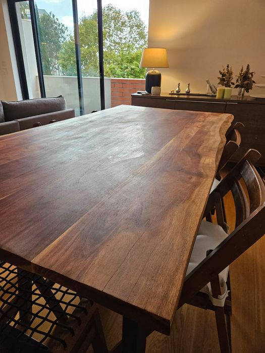 Mesa de jantar retangular em madeira de acácia Sami e pés ferro preto