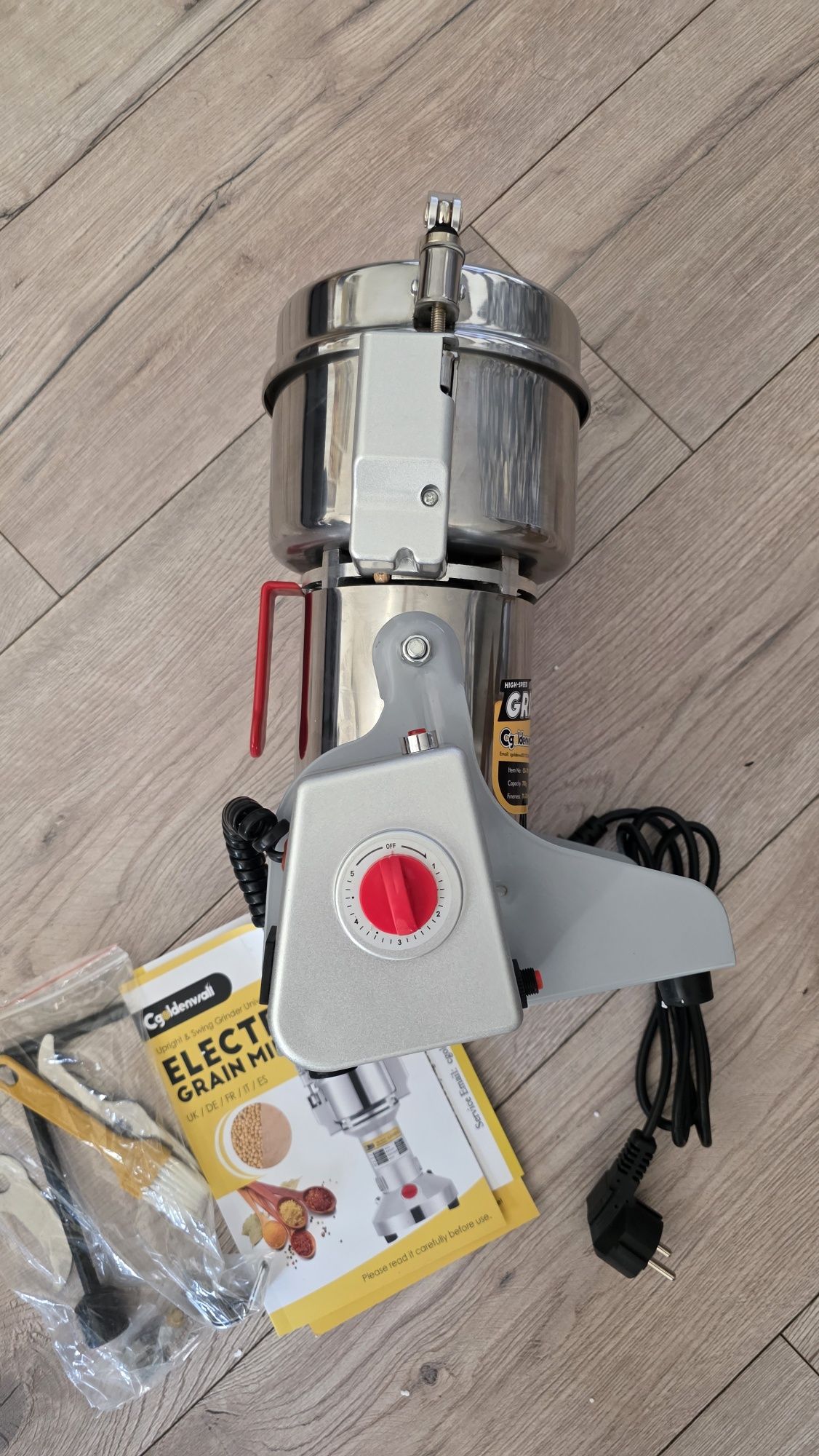 CGOLDENWALL Elektryczny młynek do zbóż, 700 g