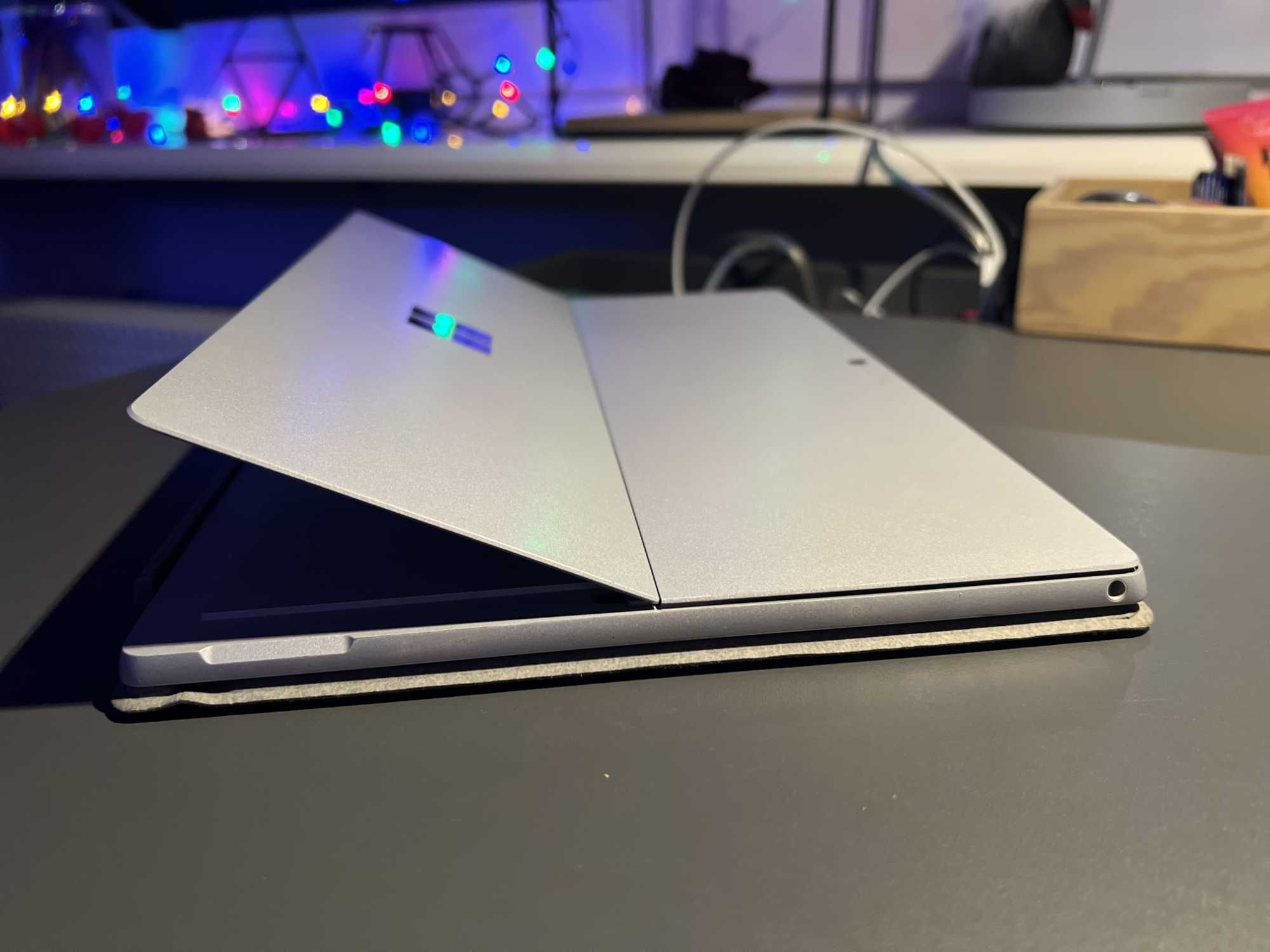 Microsoft Surface Pro 1796 i5-7300U 2.60GHz 8GB RAM 128 GB SSD ZESTAW