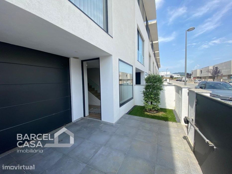 Moradia em banda T3, como nova, na Qta do Egipto em Barcelinhos - B...