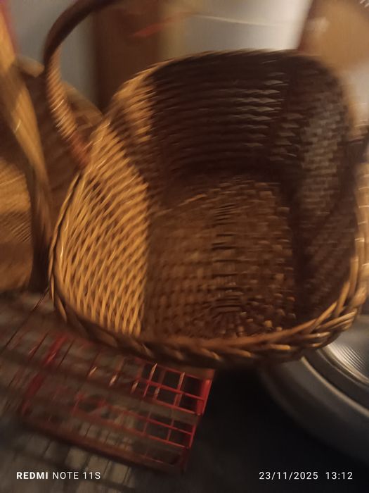 Vendo 2 cestos em verga artesanal como NOVOS