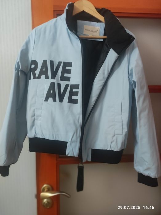 Куртка ніжно голубого кольору