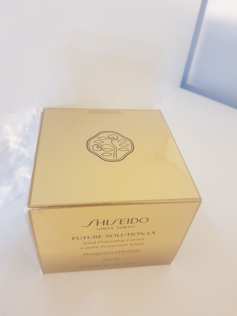 Shiseido Future Solution LX krem na dzień SPF 20