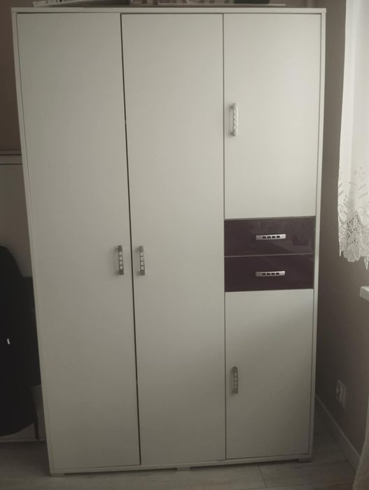 Szafa w dobrym stanie