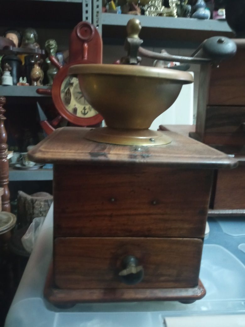 Moinhos de café, para uso ou decoração. todos funcionam. Preços divers