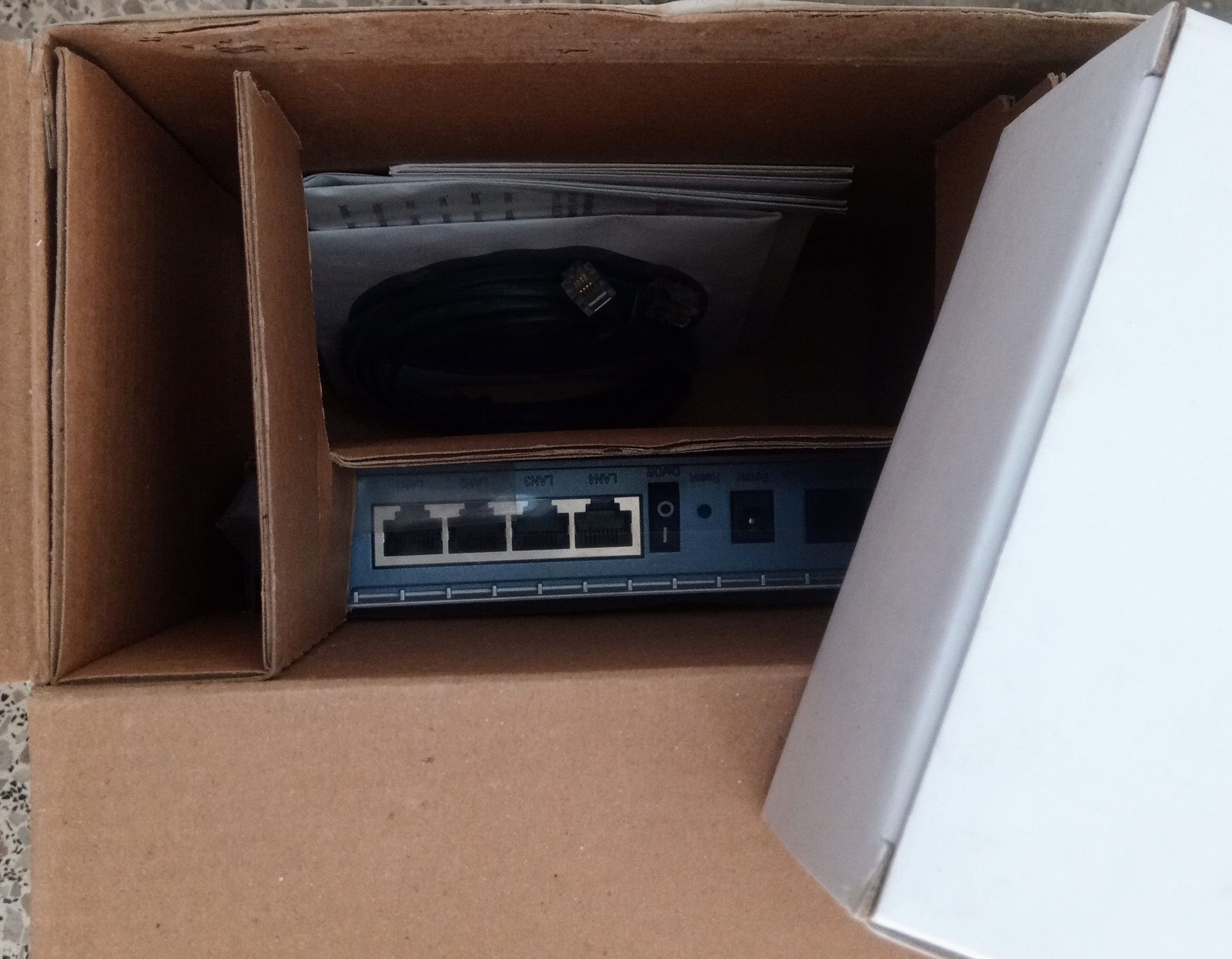Router e modem ADSL 2+ SMC novo