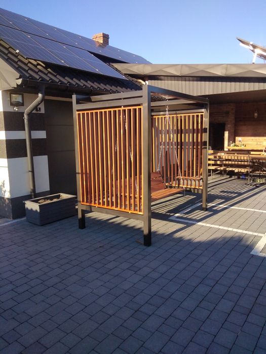 Huśtawka ogrodowa metal drewno loft industrial