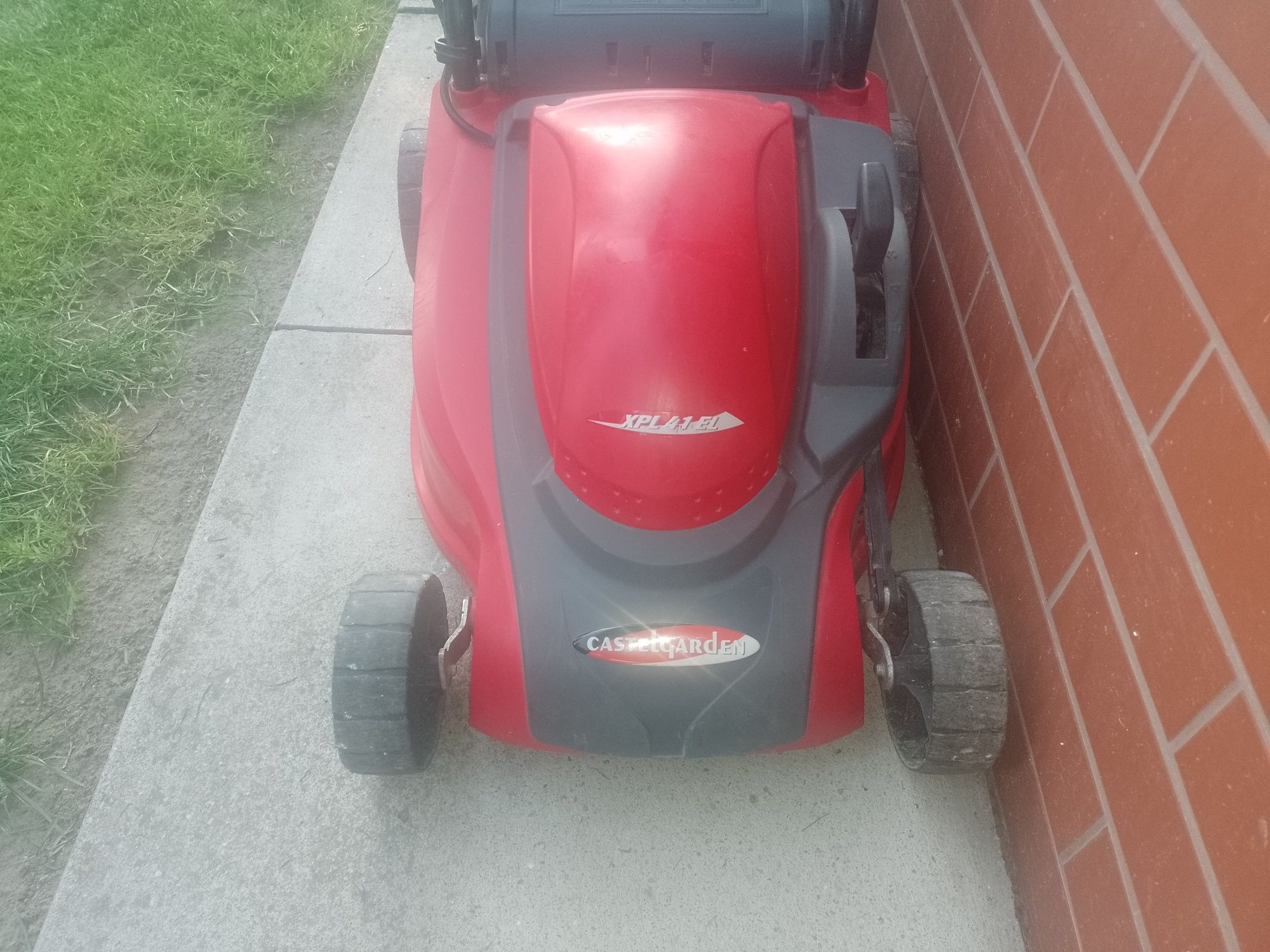 Kosiarka elektryczna Castelgarden + 40 m kabla gumowego.