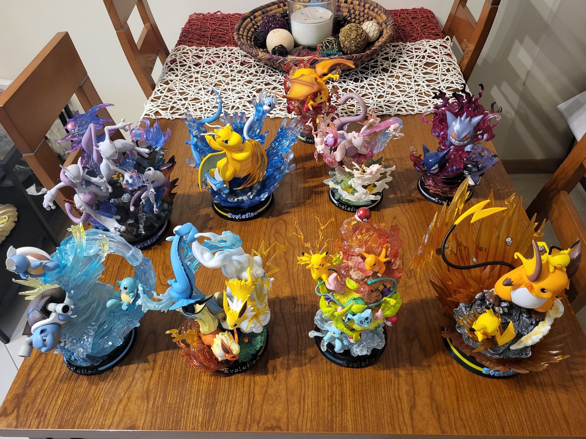 Estátua Pokemon Evolution starters